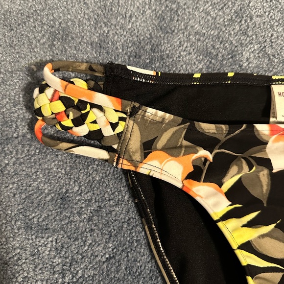 Hollister floral bikini set XS bottom and 34A top - Picture 3 of 10